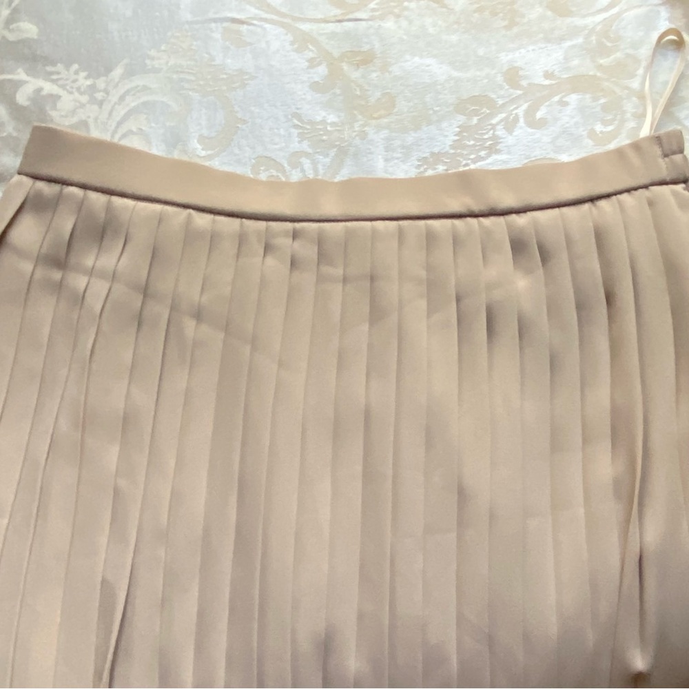 Uniqlo Tan Midi Pleated A-line Skirt - Picture 3 of 8